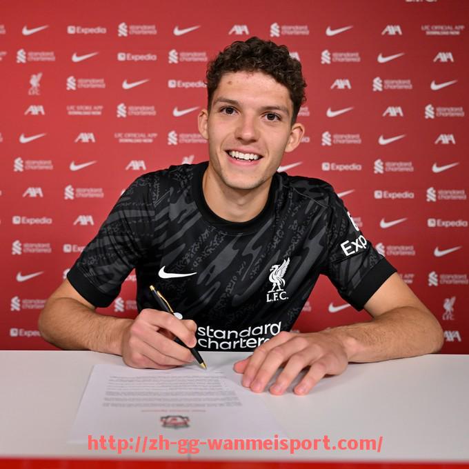 完美体育app-英超转会球员名单及体育市场动态分析