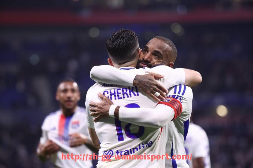 完美体育app-世俱杯球员家庭背景因素对比赛中心态稳定性的影响研究